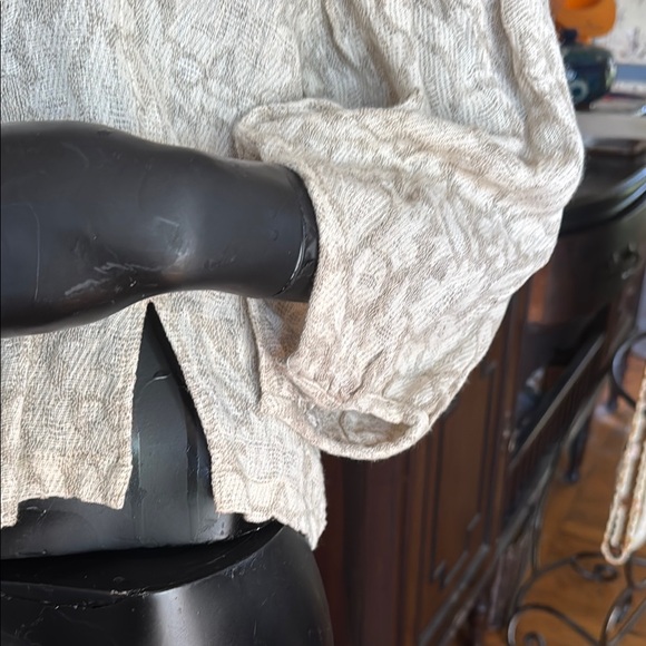 Elegant Cream Button-Up Women's Top - Picture 3 of 16